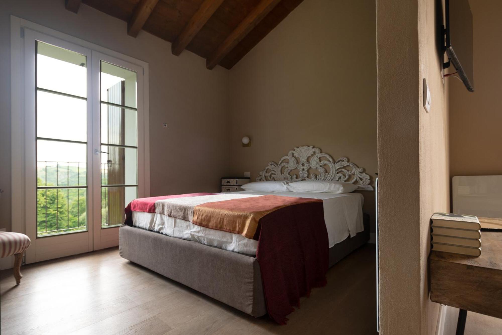 Luce Boutique Hotel Fortunago Exterior photo