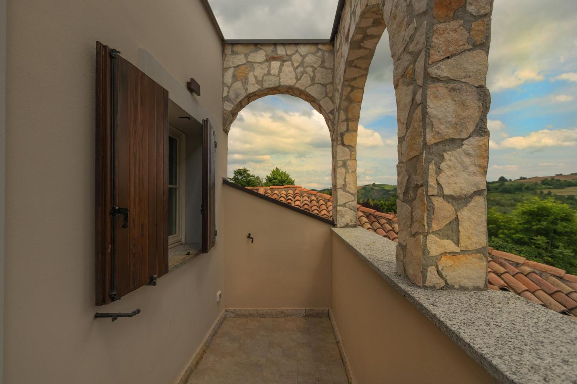Luce Boutique Hotel Fortunago Exterior photo