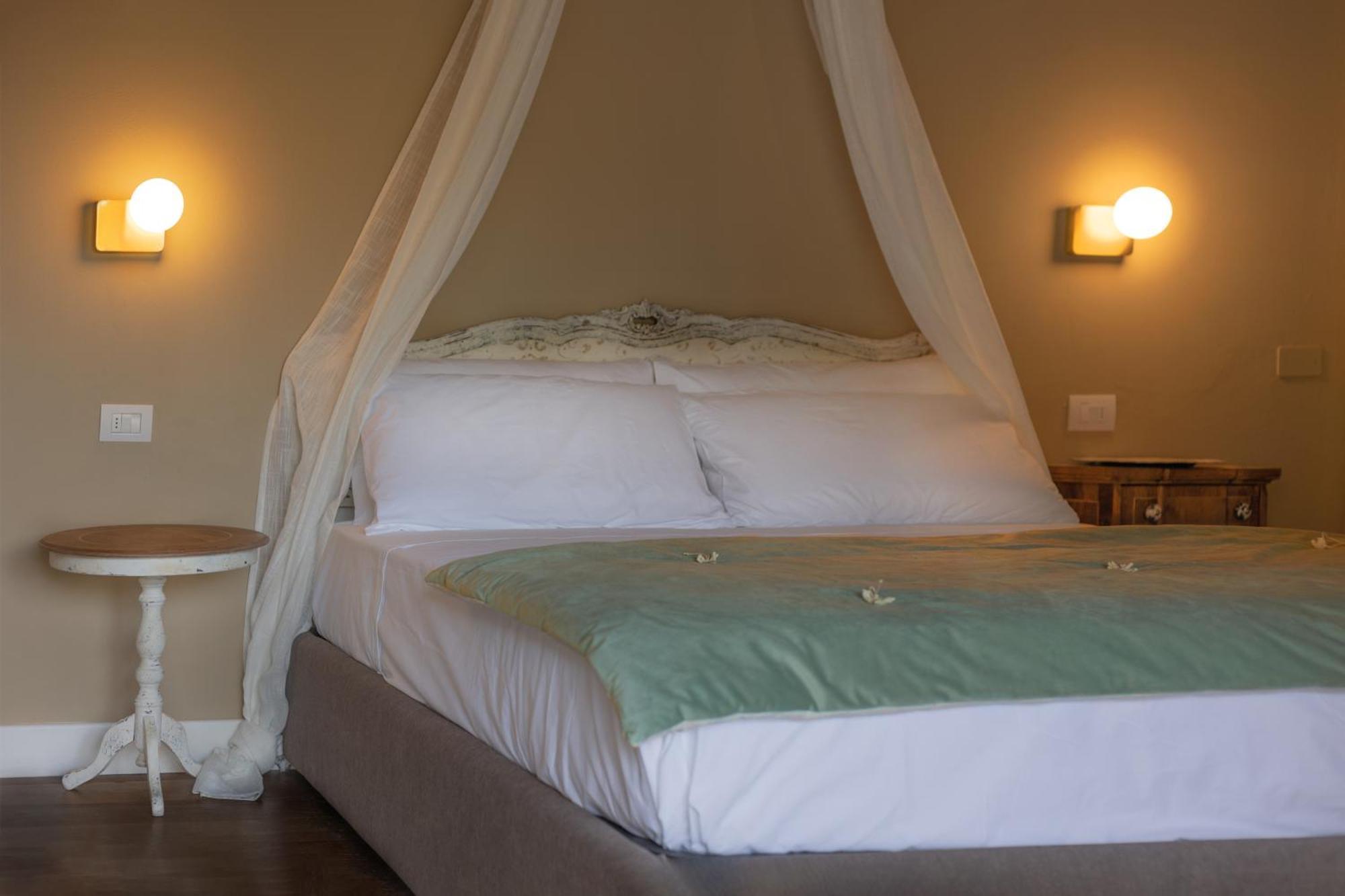 Luce Boutique Hotel Fortunago Exterior photo