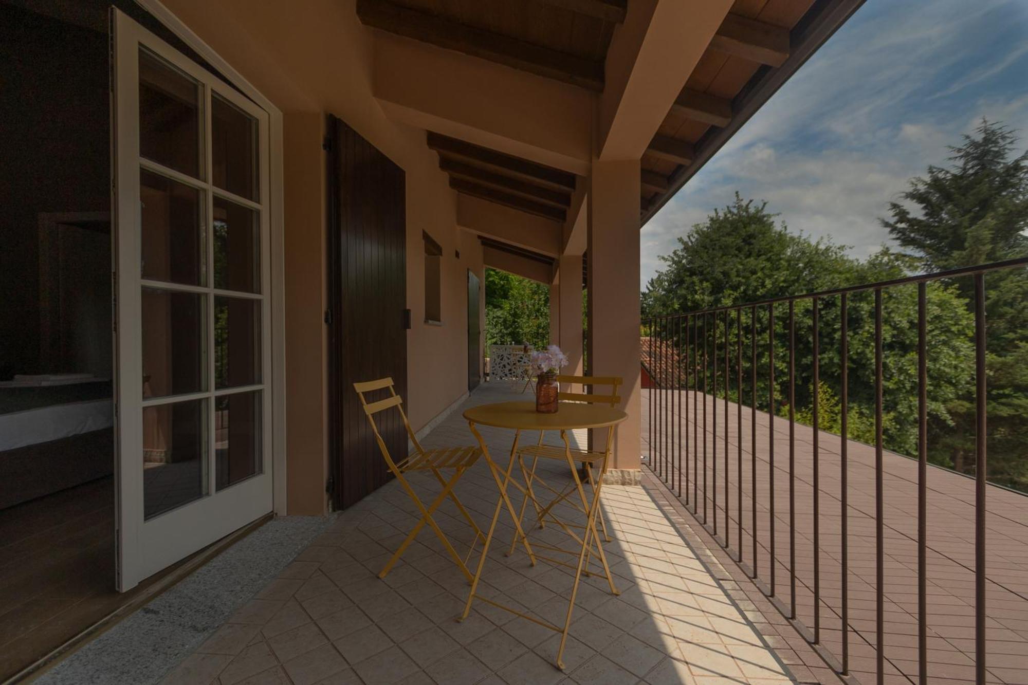 Luce Boutique Hotel Fortunago Exterior photo