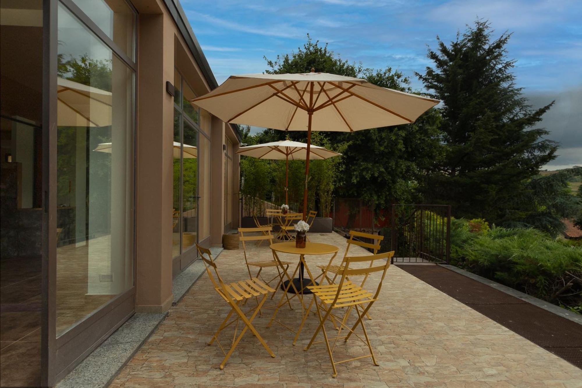 Luce Boutique Hotel Fortunago Exterior photo